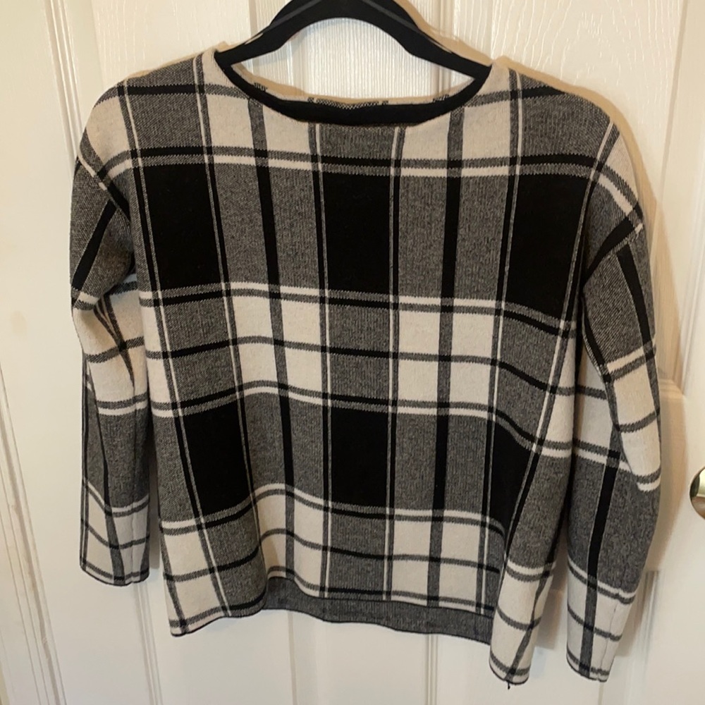 Tahari Black and White Checkered Sweater